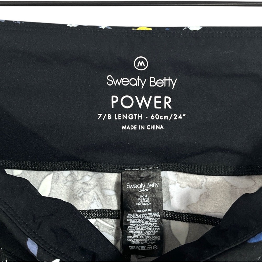 Sweaty Betty Power 7/8 Leggings in a Black Blue Floral Print with Side Pockets - Picture 4 of 6